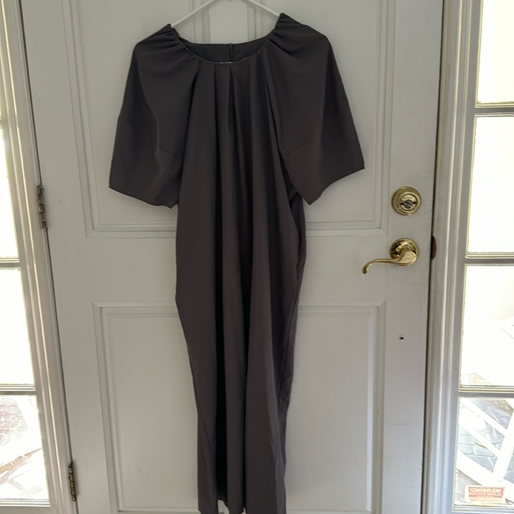 Relaxed short sleeve gray dress